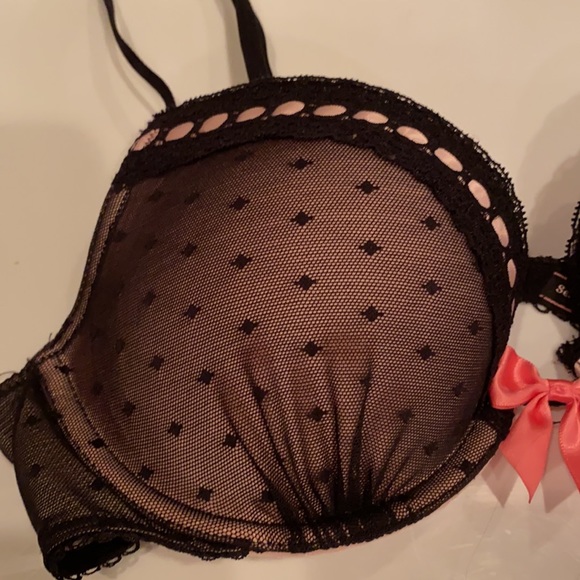 Victoria Secrete Bra 36B - Picture 2 of 8